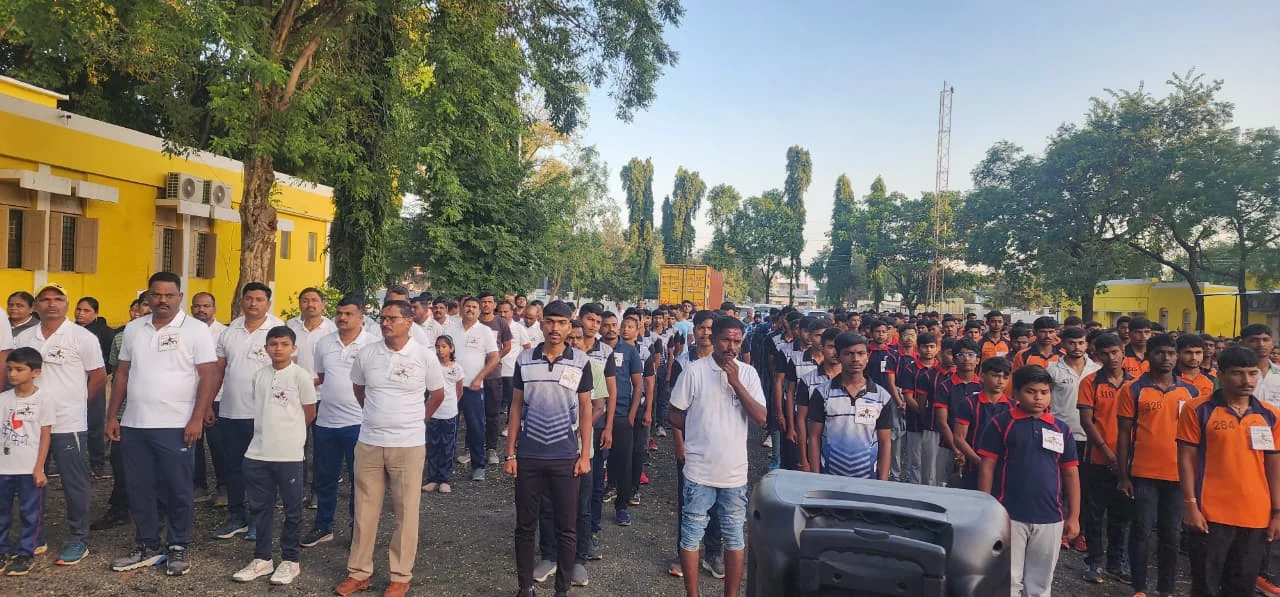 ‘एकता दौड’मध्ये धावले अधिकारी, कर्मचारी, व सामाजिक कार्यकर्ते