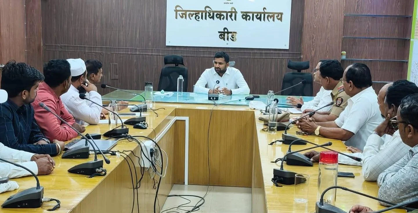 बीड जिल्ह्यात इंधन टंचाई दूर करण्यासाठी जिल्हाधिकारी ‘ॲक्शन मोड’वर
