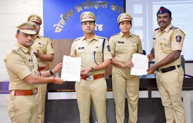 सायबर क्राइमच्या तपासातील विशेष कामगिरी बद्दल