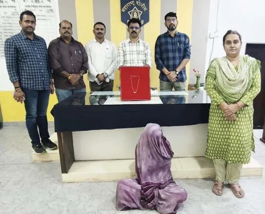 चोराणारी महिला स्थानिक गुन्हे शाखेच्या ताब्यात
