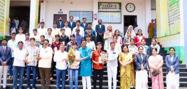 गुणवंत विद्यार्थ्यांचा थाटात गौरव