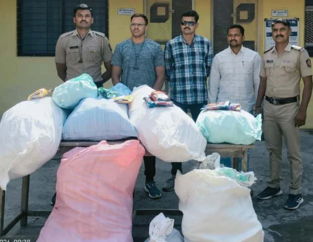 पेठ बीड मध्ये गुटख्याच्या साठ्यावर छापा