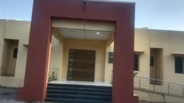 चिंचोलीमाळी प्राथमिक आरोग्य केंद्राची नवी इमारत धूळखात पडून 