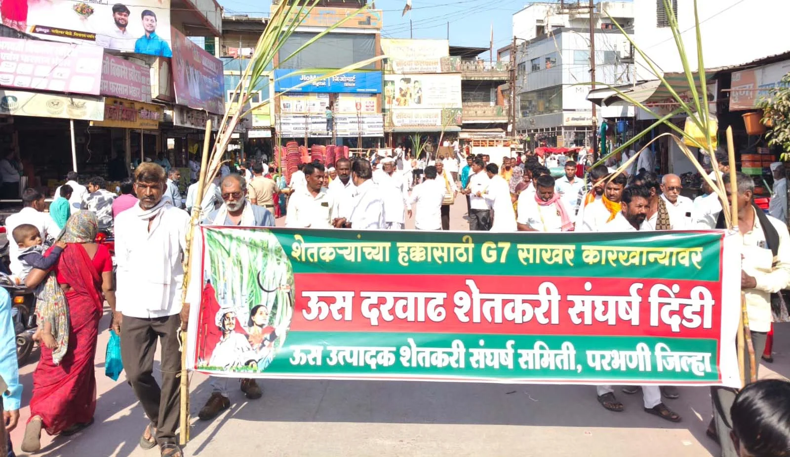 साखर कारखानदारांची मुजोरी; आंदोलनकर्त्या शेतकऱ्यांना अटक