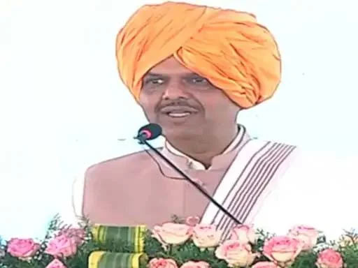 गहिनीनाथ गडावर फडणवीसांचे भाष्य चर्चेत