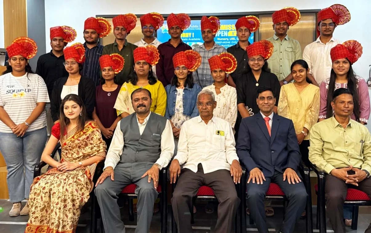 न्यु व्हिजन पब्लिक स्कूल येथे दहावीतील गुणवंतांचे कौतुक..!