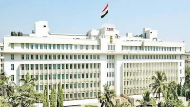 थेट निवडून आलेल्या नगराध्यक्षांना आता मतदानाचा अधिकार; फडणवीस सरकारचा मोठा निर्णय