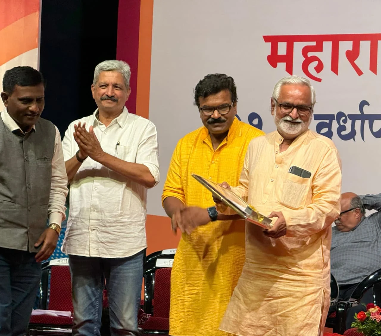 डॉ. उपेंद्र कुलकर्णी यांच्या ग्रंथाचा महाराष्ट्र साहित्य परिषदेकडून गौरव