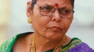 अमृत महोत्सवानिमित्त ज्येष्ठ समाजसेविका सौ.शरयू हेबाळकर यांचा गौरव