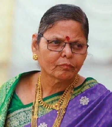 अमृत महोत्सवानिमित्त ज्येष्ठ समाजसेविका सौ.शरयू हेबाळकर यांचा गौरव