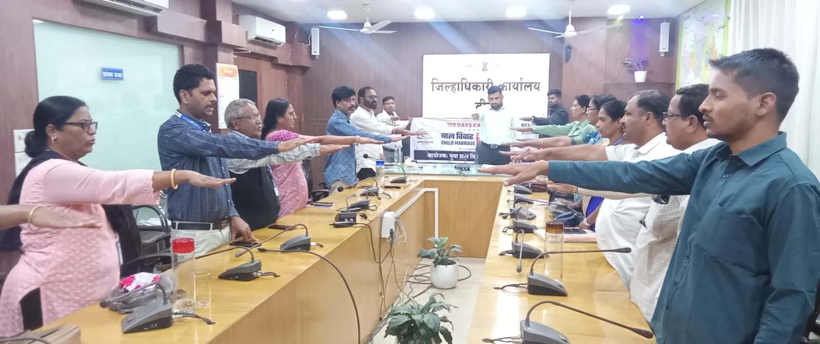 जिल्हाधिकाऱ्यांच्या उपस्थितीत घेतली बाल विवाह प्रतिबंध शपथ