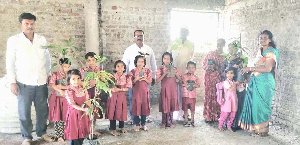 जिल्हा परिषद शाळेच्या प्रवेशासाठी दस्तगीरवाडी ग्रामपंचायतीचा अभिनव पुढाकार