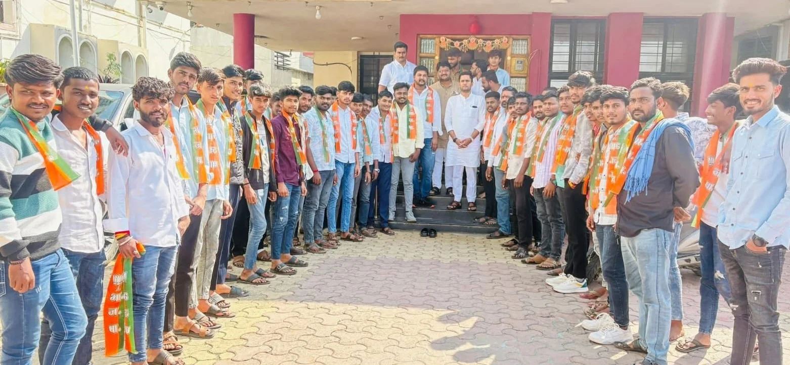अंबाजोगाईतील सक्रीय तरुणांचा मोठ्या संख्येने भारतीय जनता पक्षात प्रवेश
