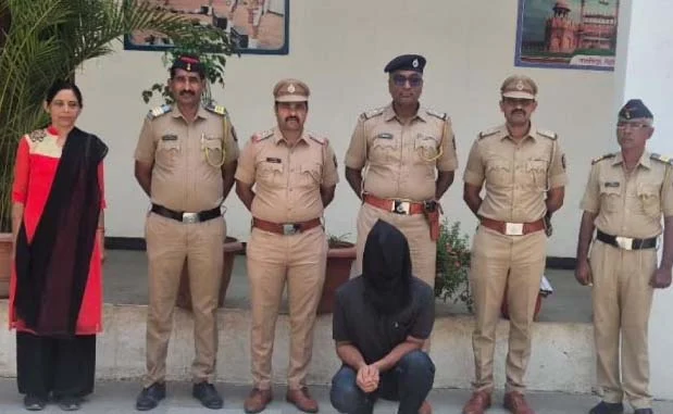 चाकूने वार करत मोबाईल लुटणारा पोलिसांच्या ताब्यात