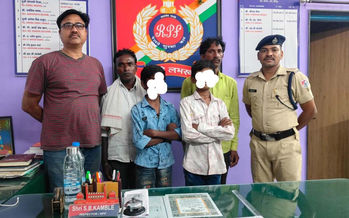 पंढरपूरला पिकनिकला निघालेली दोन अल्पवयीन मुले पालकांकडे सुपूर्द