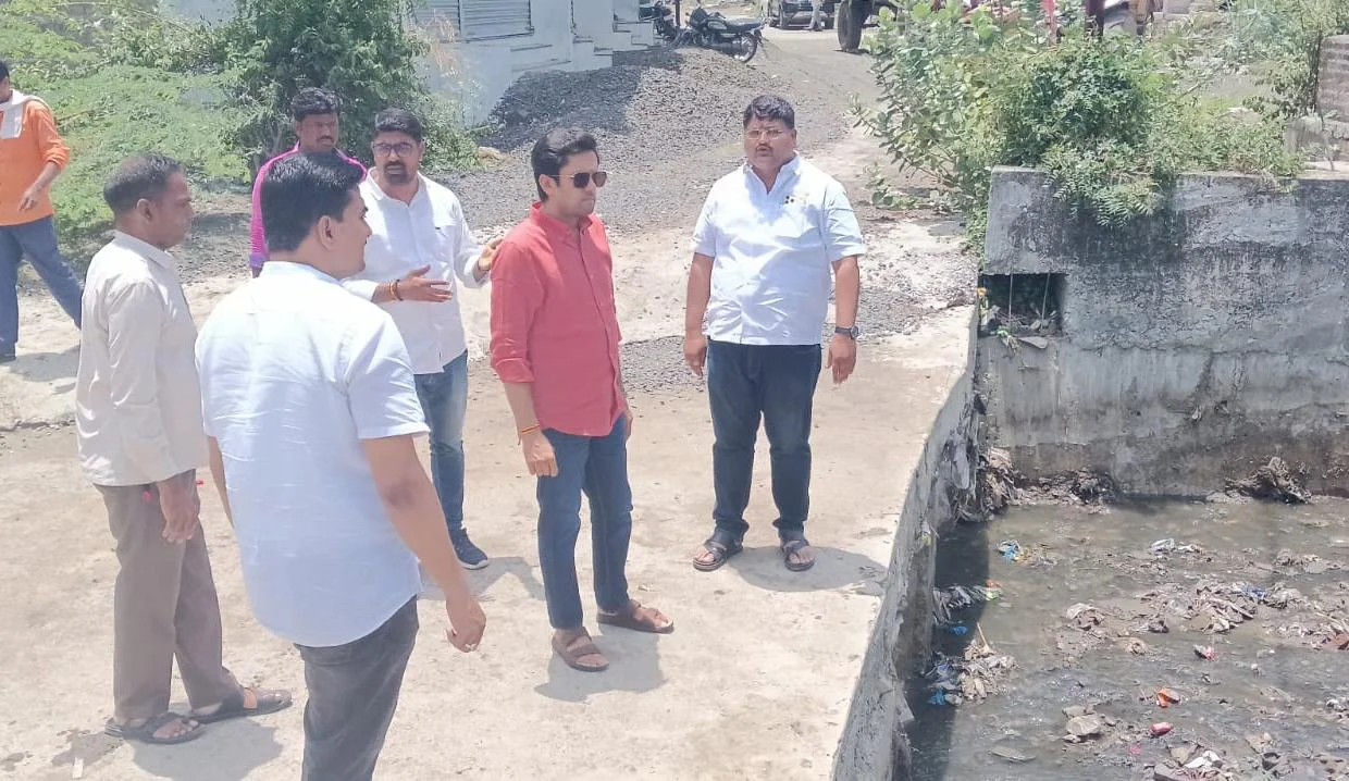 युवा नेते अक्षय मुंदडांनी केली प्रत्यक्ष पाहणी