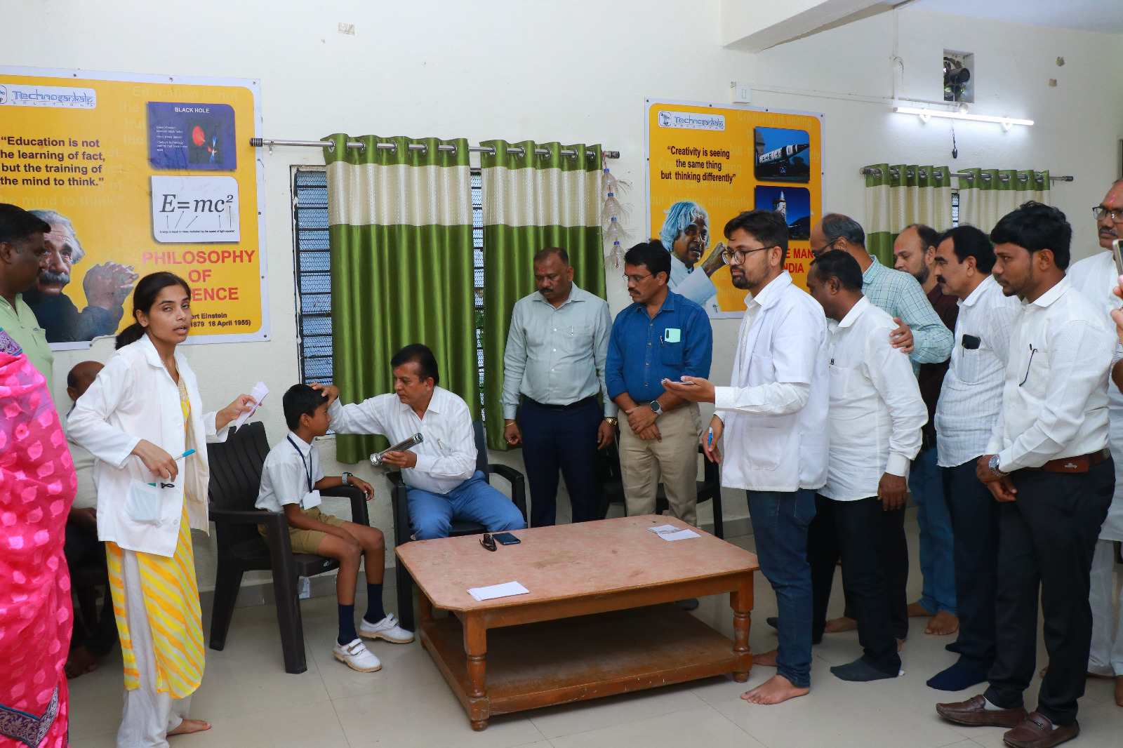 श्री.खोलेश्वर माध्यमिक विद्यालयात ४३० जणांची झाली नेत्र तपासणी