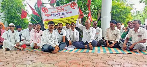 आवास योजनेच्या लाभार्थींचे अनुदान रखडले; परळी पं.स.समोर आंदोलन