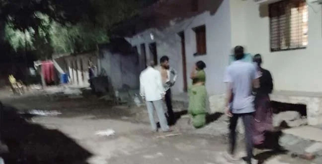 हातात धारदार शस्त्र घेऊन तरुणाचा दहशत माजविण्याचा प्रयत्न !