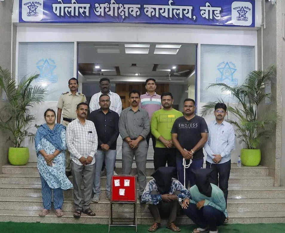 परळीत गुन्हे शाखेची मोठी कारवाई; मकोकातील फरार आरोपीसह दोन अट्टल साखळी चोर जेरबंद