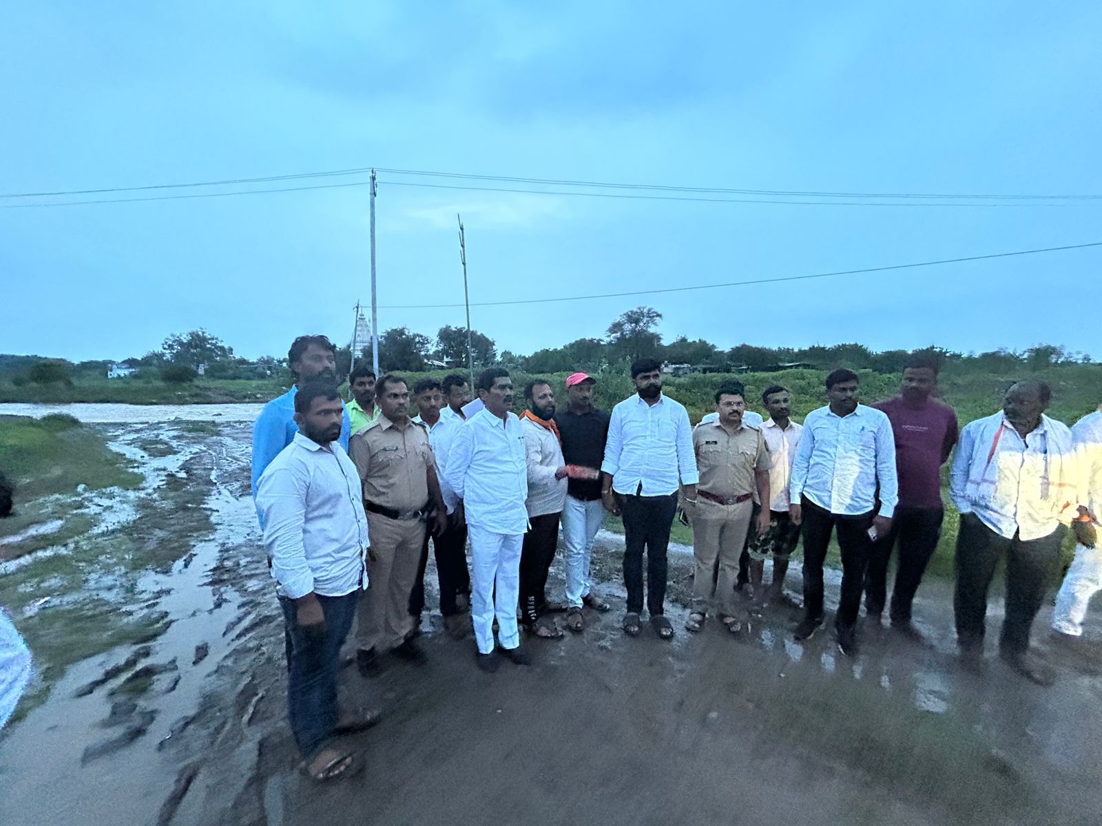 आष्टीत अतिवृष्टी; खा.सोनवणेंकडून अतिवृष्टीग्रस्त भागाची पाहणी