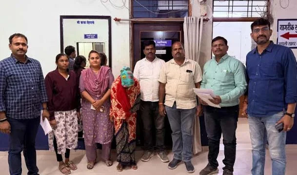 केजच्या बस स्टँडवर महिलेच्या पर्स मधील दागिने चोरी प्रकरणी गंगाखेड येथून एक महिलेला घेतले स्थागुशाने ताब्यात