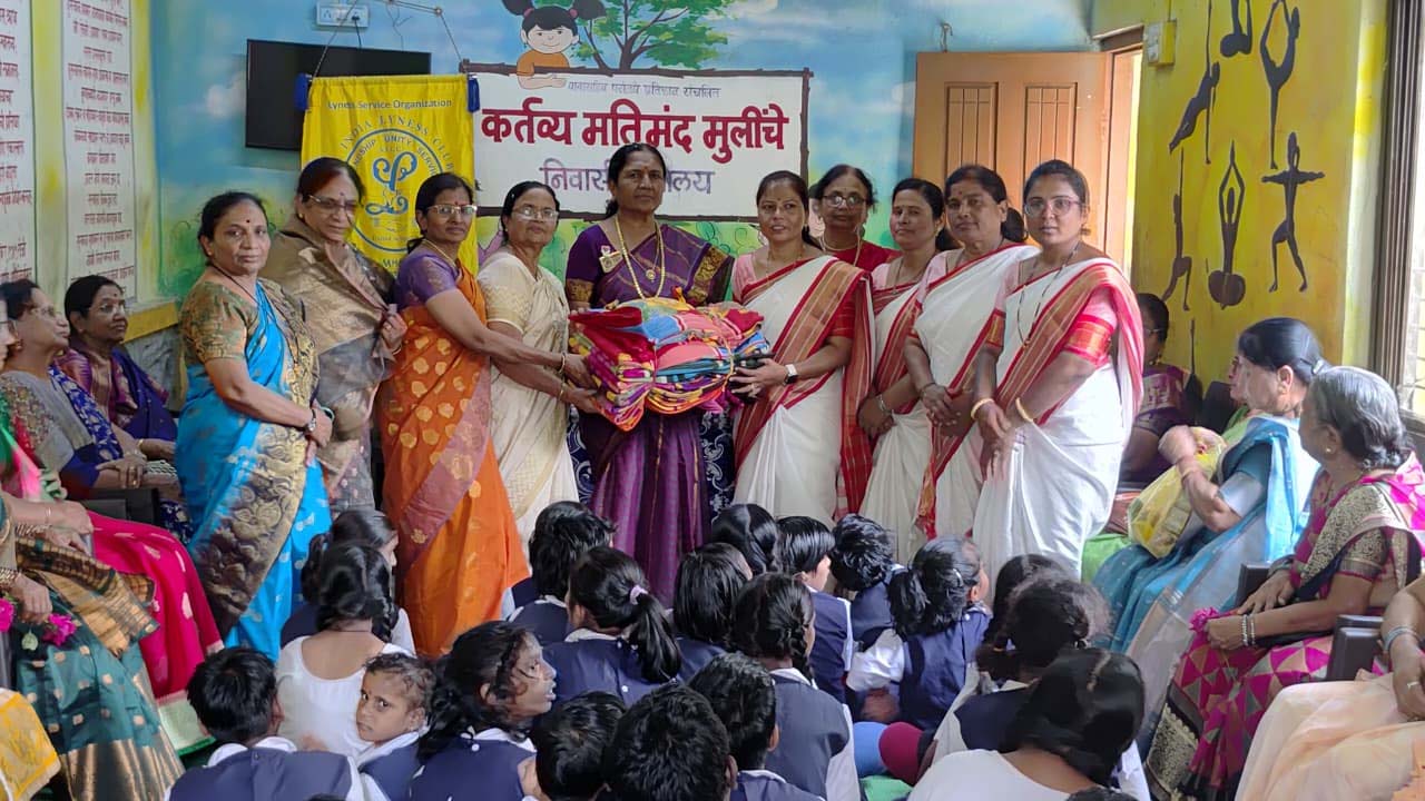 लिनेस क्लबच्या वतीने ब्लँकेटचे वाटप