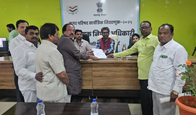 अत्यंत साधेपणाने नंदकिशोर मुंदडा यांचा उमेदवारी अर्ज दाखल