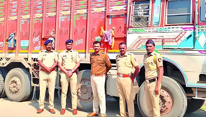 शिरूर, दिंद्रुडमध्ये वाळूमाफियांविरोधात मोहीम