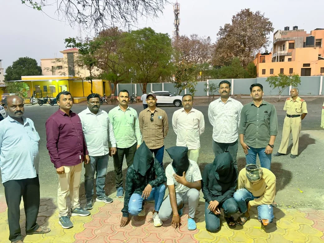 अंबाजोगाईत तरुणाला लुटणारे टोळके जेरबंद; स्थानिक गुन्हे शाखेची मोठी कारवाई