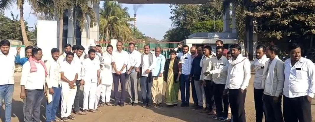 ऊस दरावरून संघर्ष समिती गंगाखेड शुगरवर धडकली