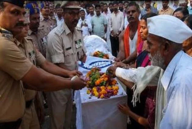 कर्तव्यावर परतण्यापूर्वीच काळाचा घाला; आष्टीजवळ टेम्पोच्या धडकेत सीआरपीएफ जवानाचा दुर्दैवी मृत्यू