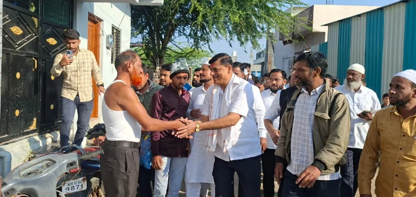 घरोघरी जाऊन गाठीभेटी घेत प्रचाराचा केला श्रीगणेशा