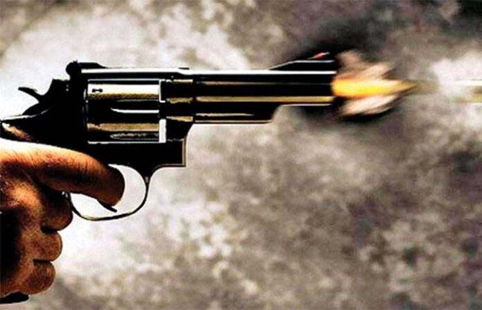 छातीत गोळी लागून तरुणाचा जागीच मृत्यू