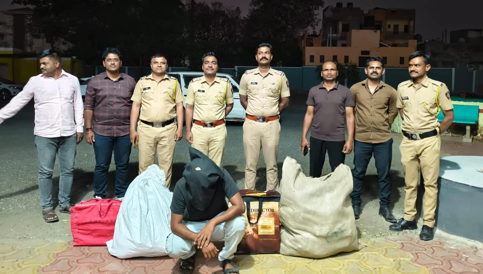 अंबाजोगाईत ५५ हजारांचा प्रतिबंधित गुटखा जप्त, एकावर गुन्हा दाखल