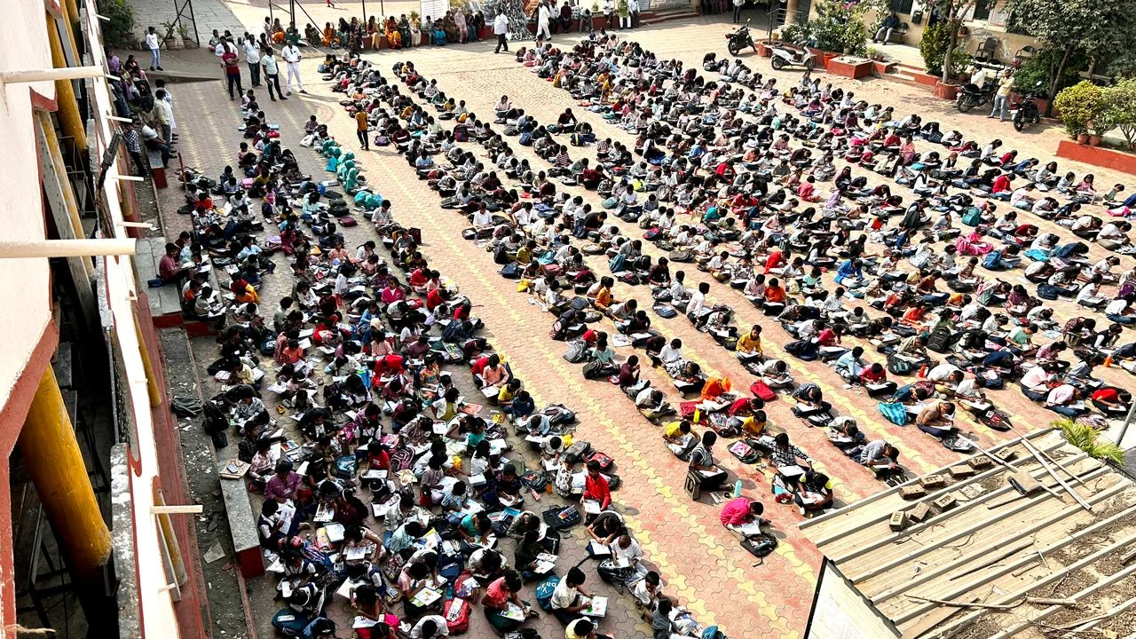 दोन हजार विद्यार्थ्यांनी घेतला संगभरण स्पर्धेत सहभाग