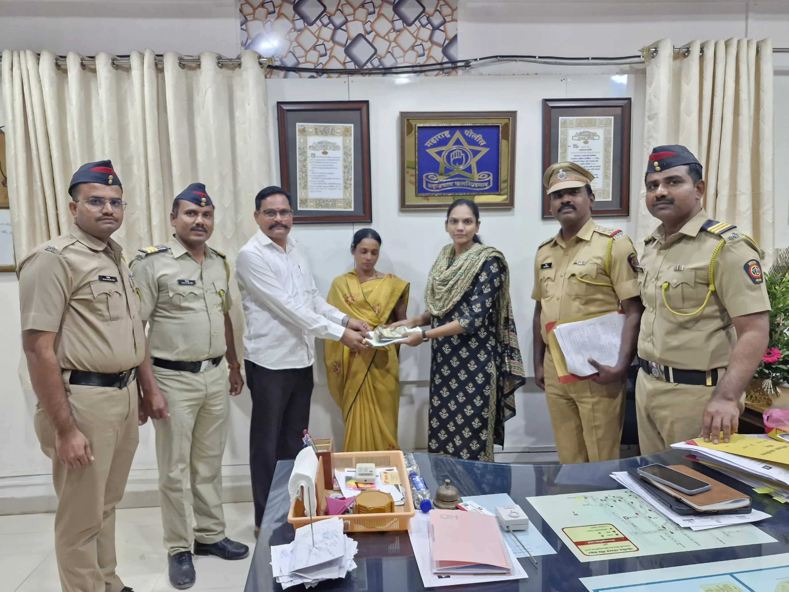 बीड सायबर पोलिसांची तत्परता; फसवणुकीचे ८९ हजार रुपये फिर्यादीला परत