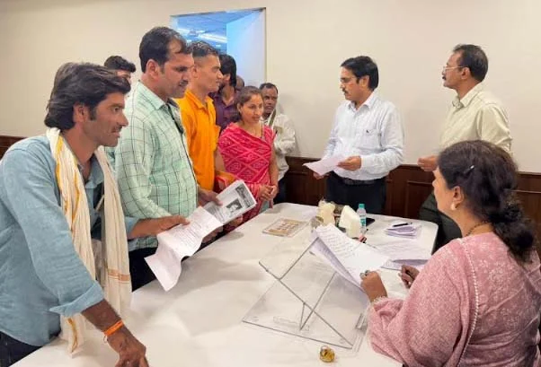 ना.पंकजा मुंडेंचा अंबाजोगाईत जनता दरबार ; जनतेच्या समस्यांचे जागेवरच निराकरण