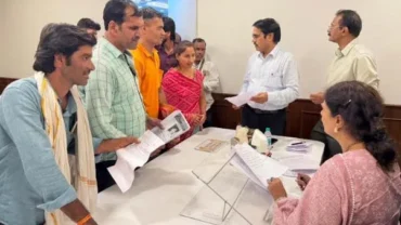 अंबाजोगाईत पंकजा मुंडे यांचा जनता दरबार; नागरिकांच्या समस्यांचा जागेवरच निपटारा
