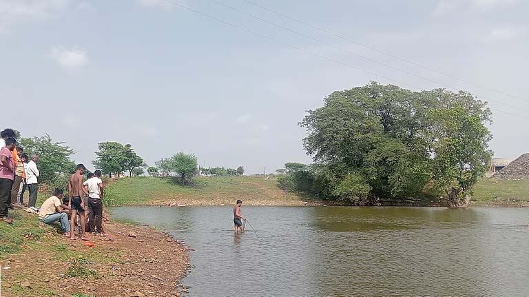 पोहण्यास गेलेल्या तरूणाचा तलावात बुडून मृत्यू; आष्टी तालुक्यातील घटना