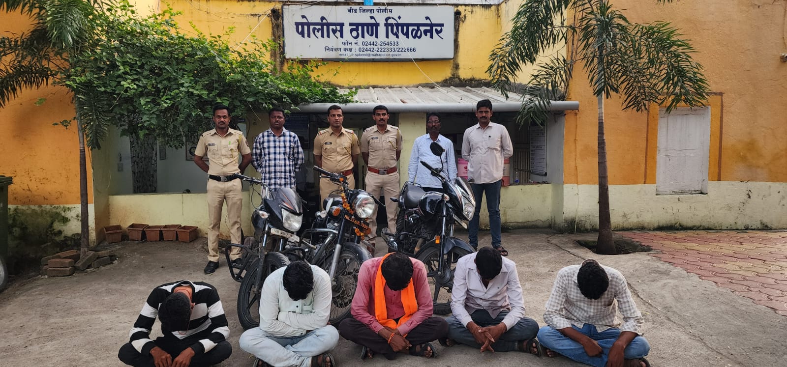 पिंपळनेर पोलिसांची तिरंट जुगारावर धडक कारवाई; पावणेतीन लाखांचा मुद्देमाल जप्त