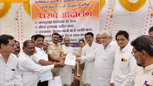 ओला दुष्काळ जाहीर करण्याच्या मागणीसाठी मविआकडून निदर्शने