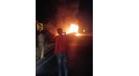 केज मांजरसुंबा रोडवर ‘द बर्निंग बस’चा थरार!