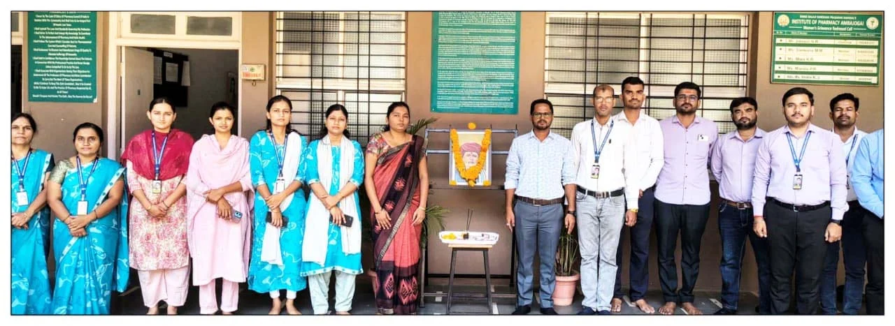 बी.फार्मसी महाविद्यालय, अंबाजोगाई येथे महात्मा ज्योतिबा फुले यांना जयंतीनिमित्त अभिवादन