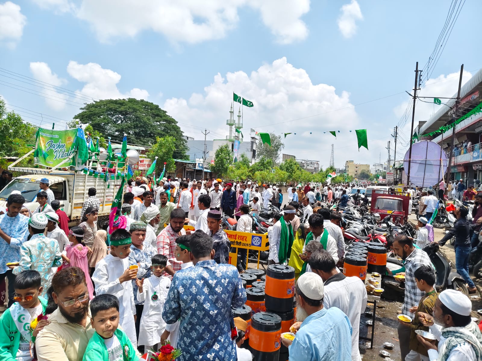 ईद-ए-मिलादुन्नबीचा उत्साह; अंबाजोगाई मध्ये मिरवणूक