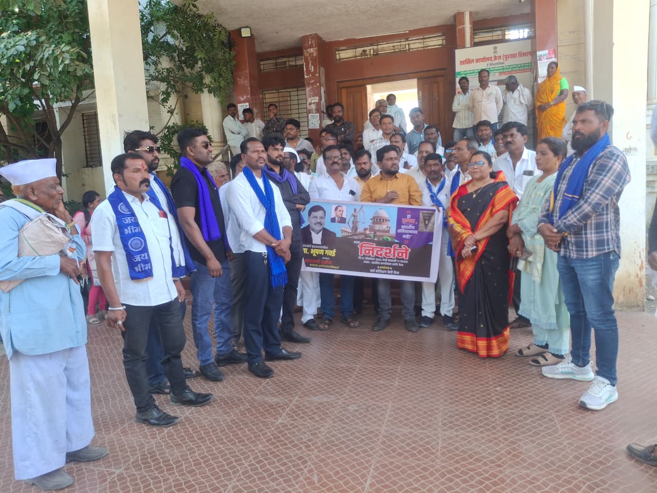 न्यायमूर्तीवरील हल्ल्याच्या निषेधार्थ तीव्र निदर्शने