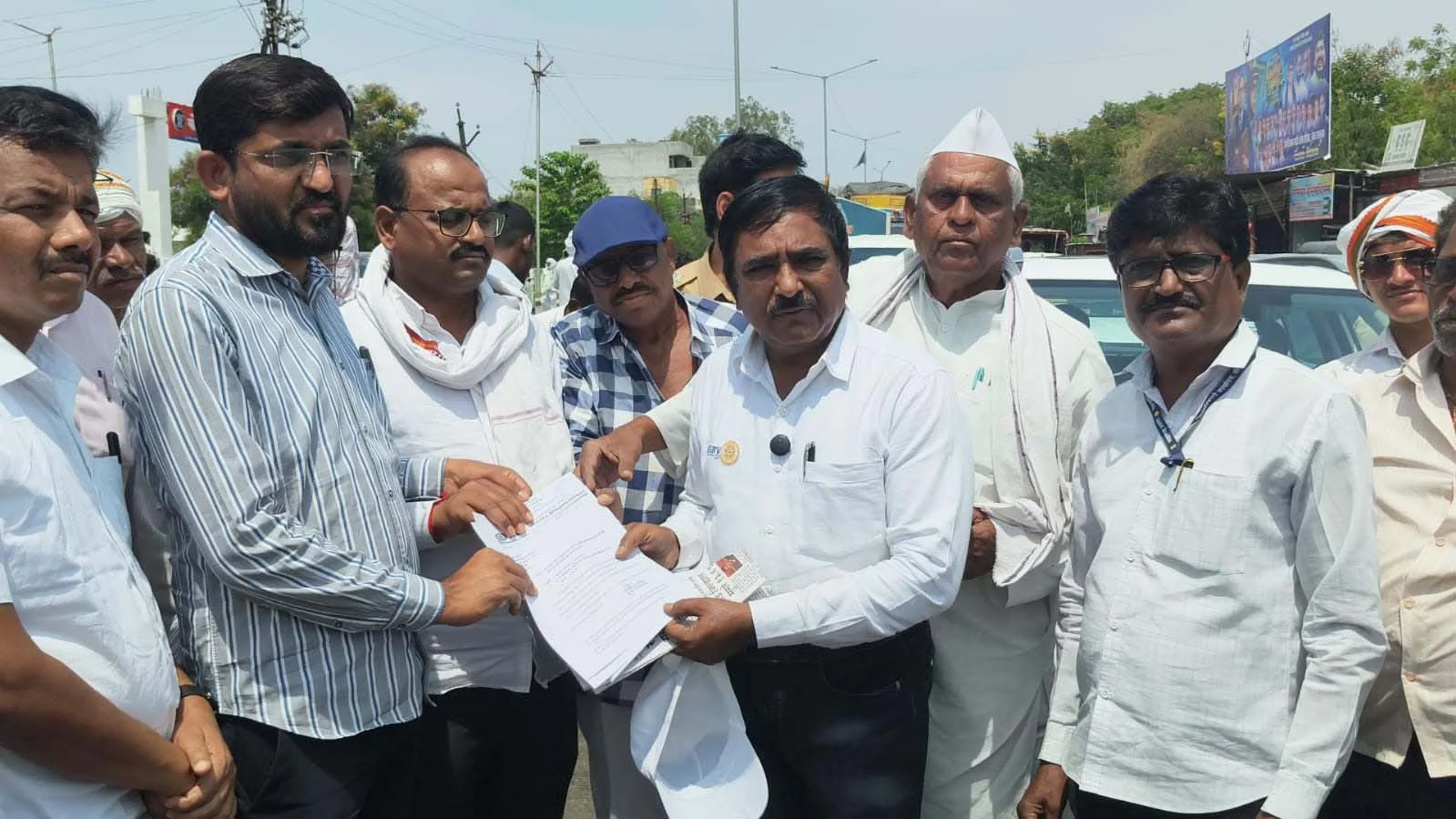 तहसीलदार राकेश गिड्डे यांच्या अपघाती मृत्यूची चौकशीसाठी रस्ता रोको आंदोलन