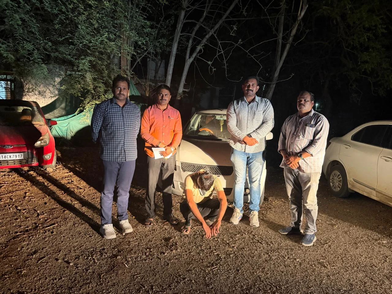 स्थानिक गुन्हे शाखेच्या पथकाने फिल्मी स्टाईलने पाठलाग करून ४.२५ लाखाचा गुटखा आणि मुद्देमाल ताब्यात घेतला