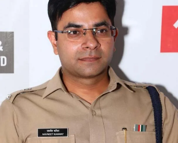 केजजवळ पहाटे एसपींच्या गाडीचा अपघात