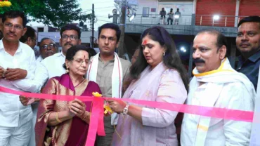 अंबाजोगाईत पंकजा मुंडे यांच्या संपर्क कार्यालयाचे लोकार्पण